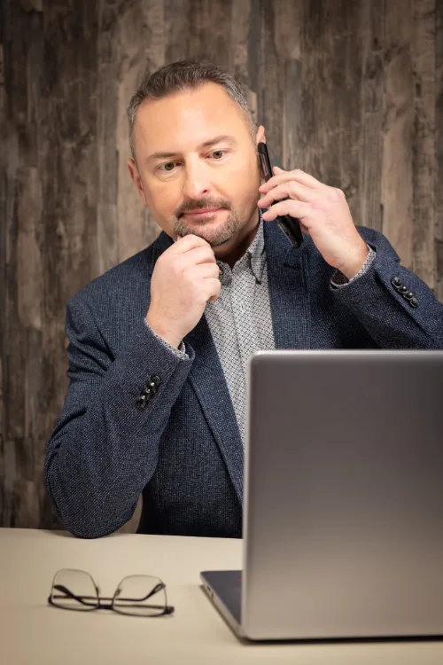 Markus Meinhardt am Telefon – persönliche Beratung